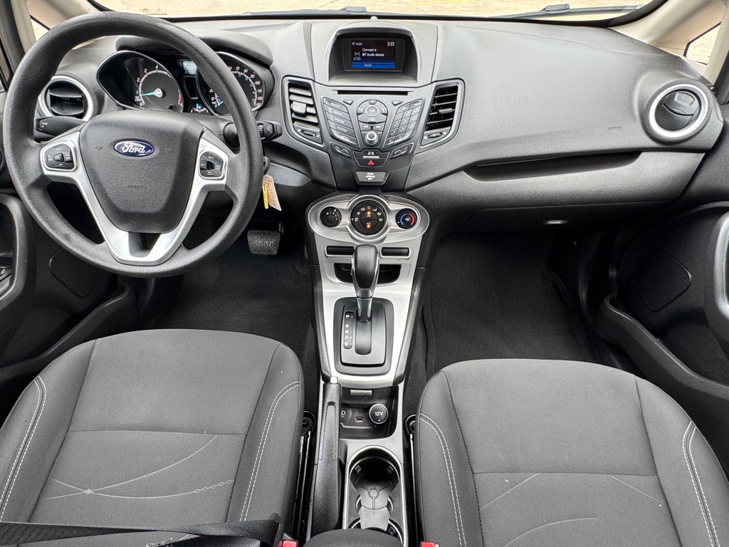 Photo 15 of this FORD FIESTA