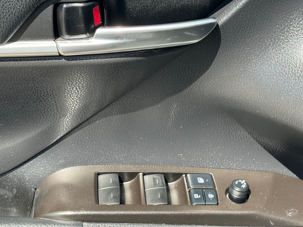 Photo 6 of this TOYOTA CAMRY