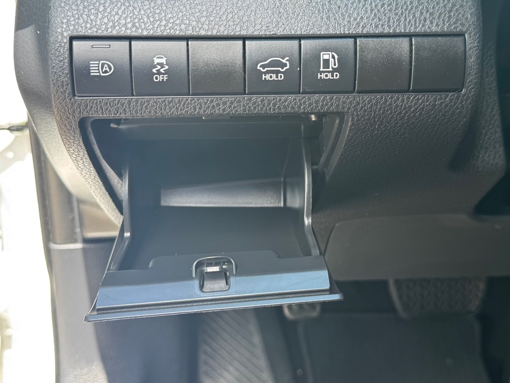 Photo 9 of this TOYOTA CAMRY