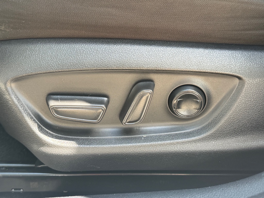 Photo 8 of this TOYOTA CAMRY