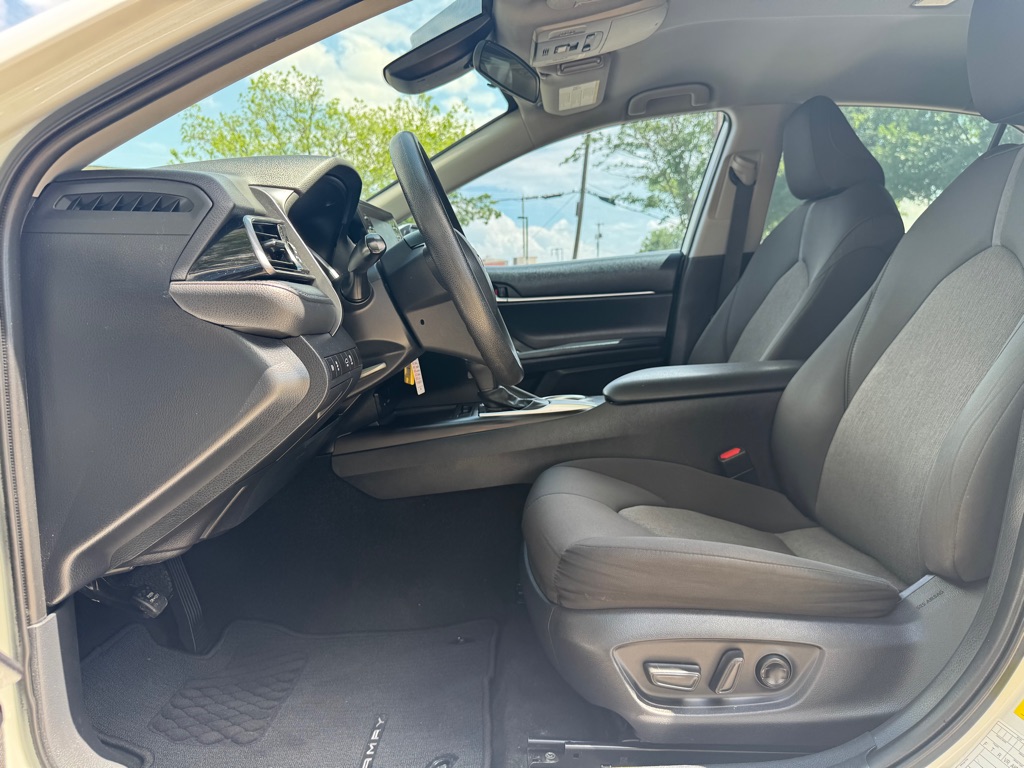 Photo 7 of this TOYOTA CAMRY