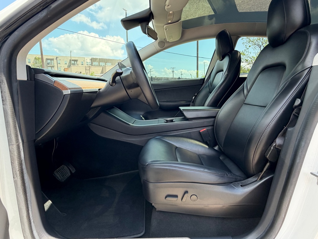 Photo 7 of this TESLA MODEL Y