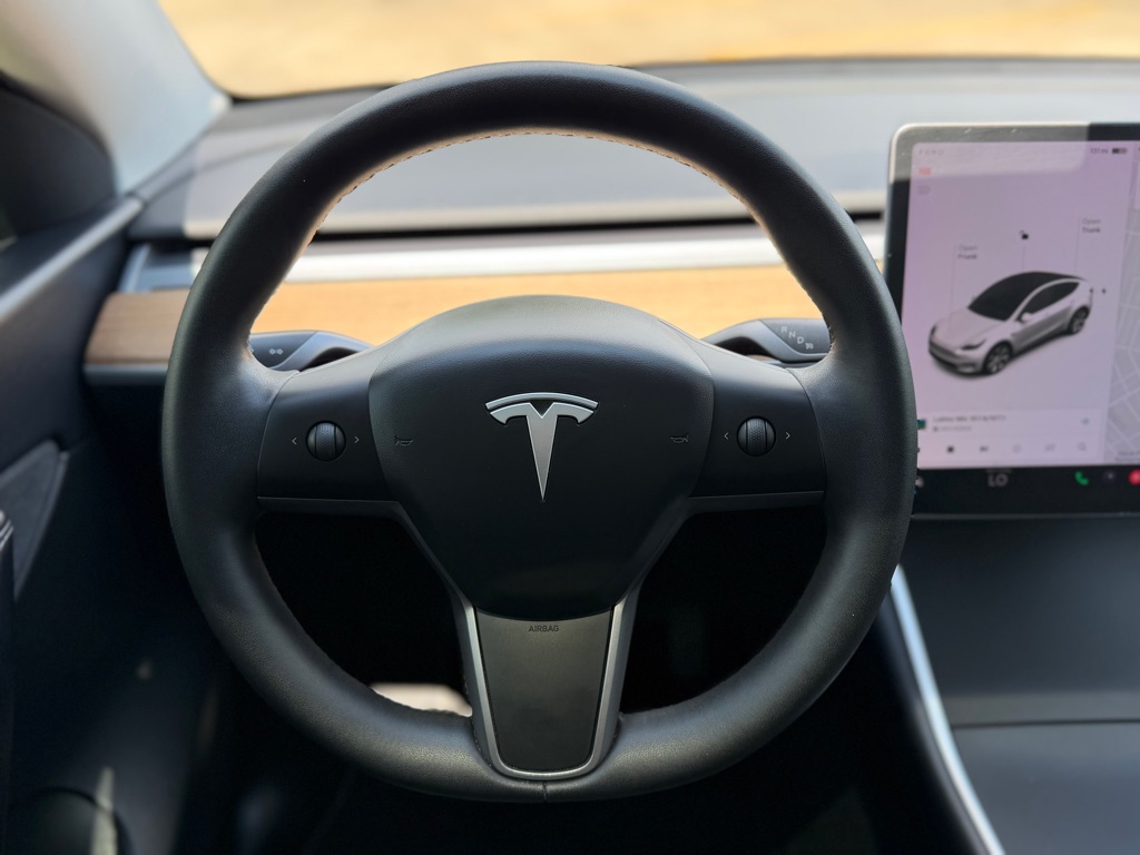 Photo 9 of this TESLA MODEL Y
