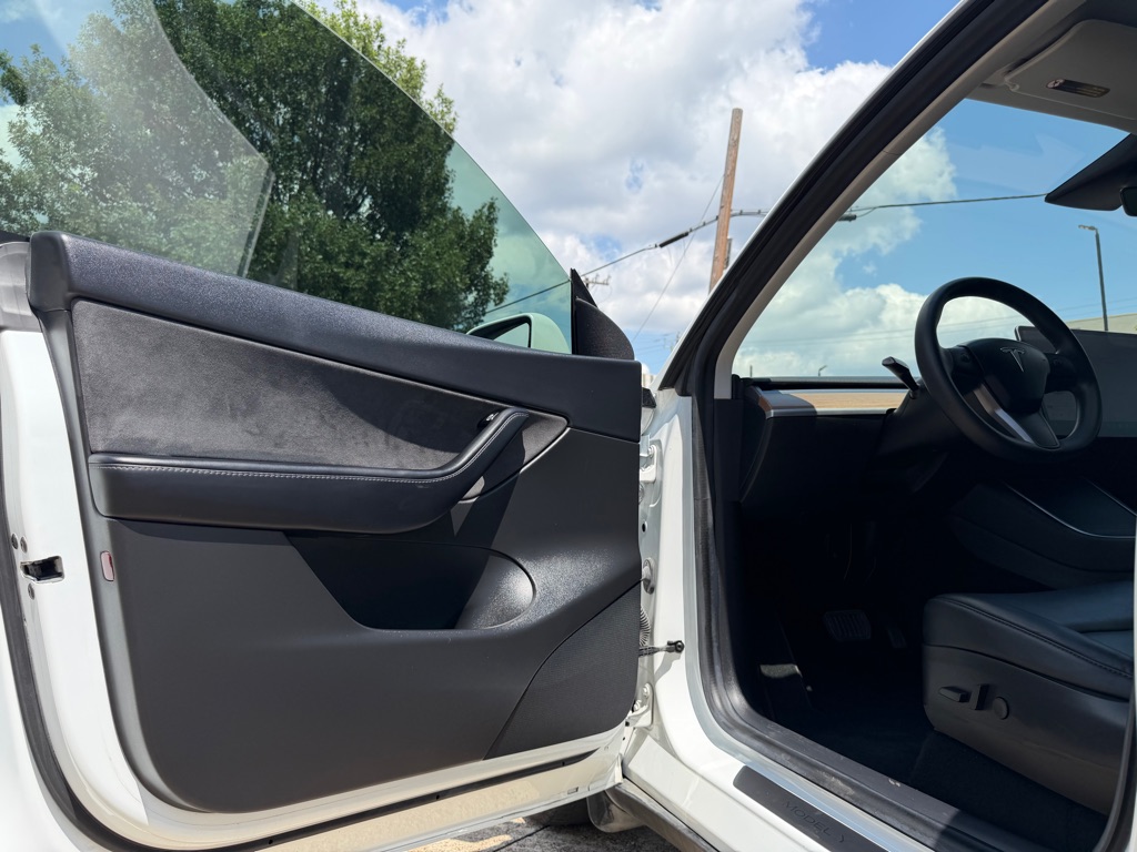 Photo 5 of this TESLA MODEL Y