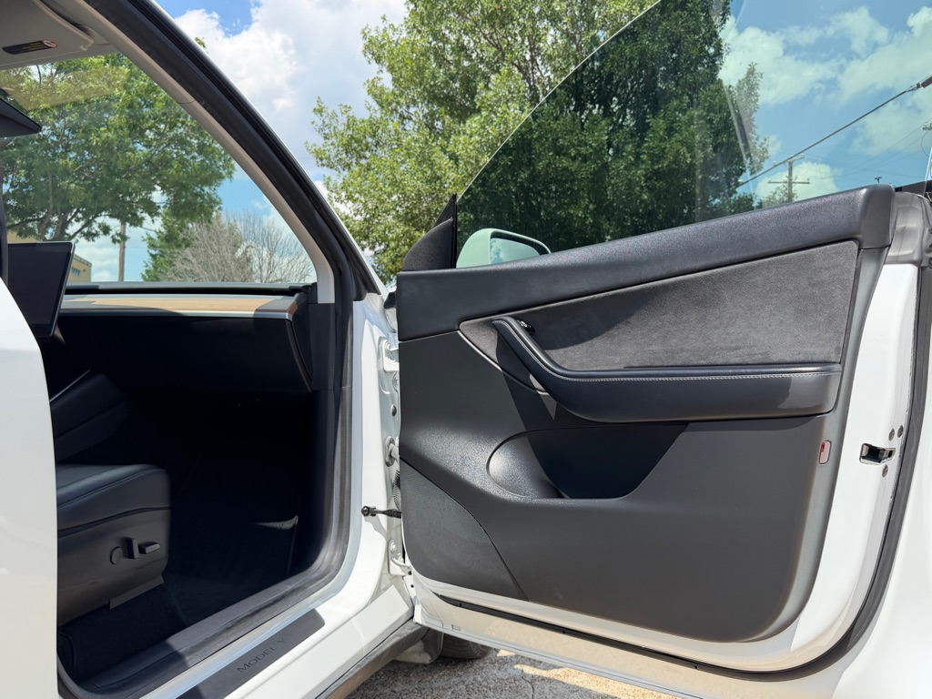 Photo 22 of this TESLA MODEL Y