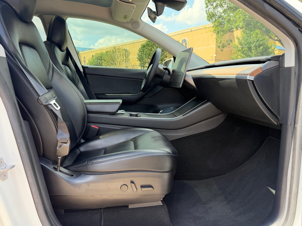 Photo 23 of this TESLA MODEL Y