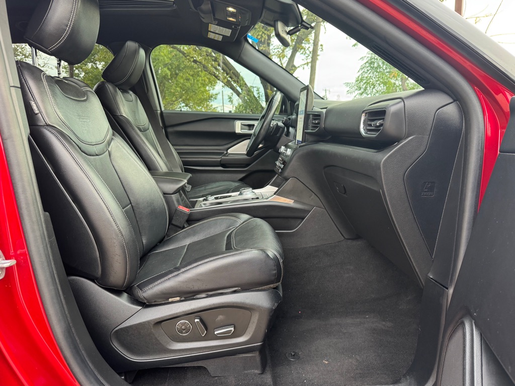 Photo 31 of this FORD EXPLORER