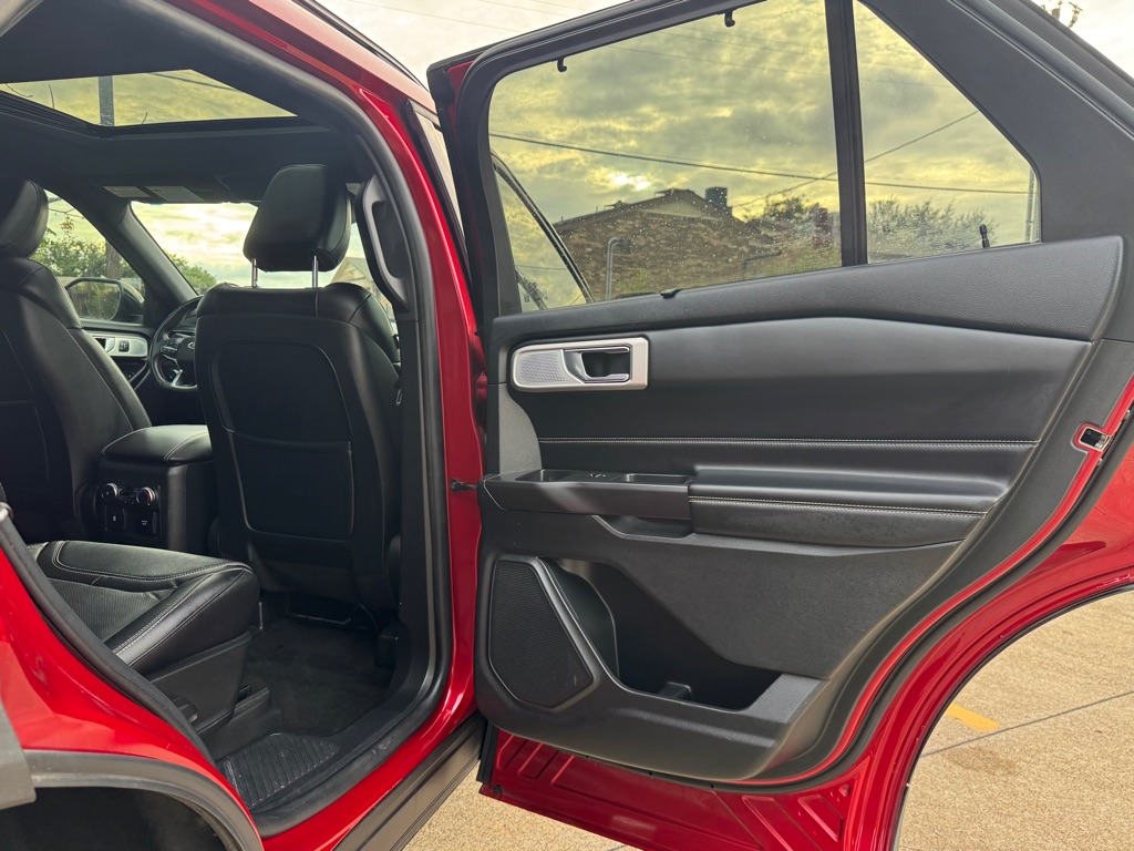 Photo 28 of this FORD EXPLORER