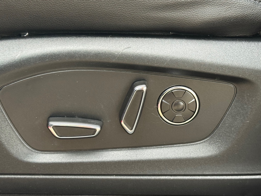 Photo 9 of this FORD EXPLORER