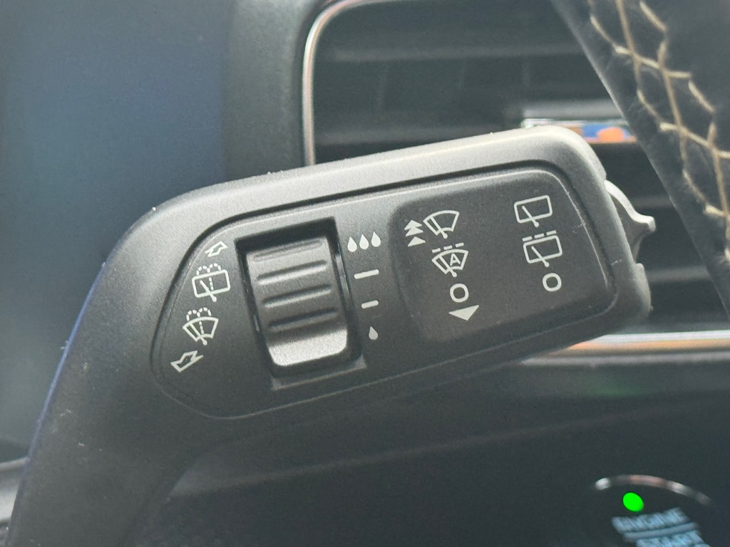 Photo 15 of this FORD EXPLORER