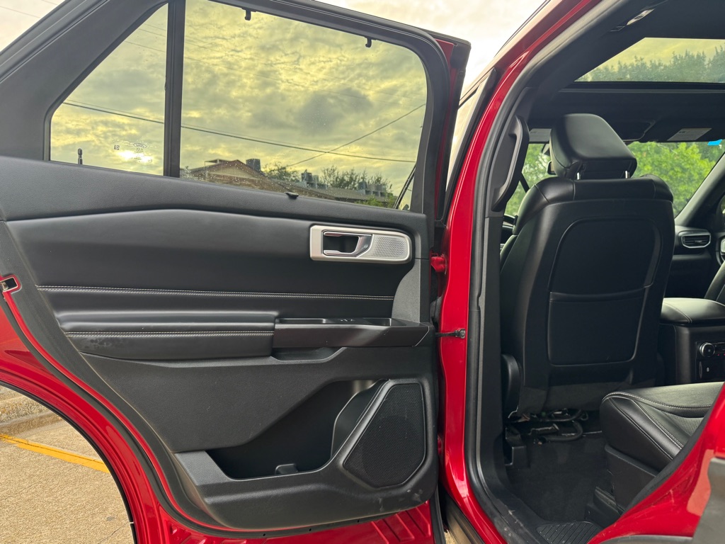 Photo 25 of this FORD EXPLORER