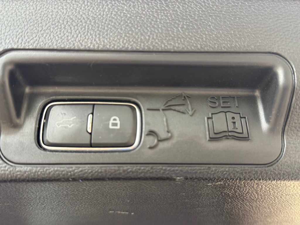 Photo 33 of this FORD EXPLORER