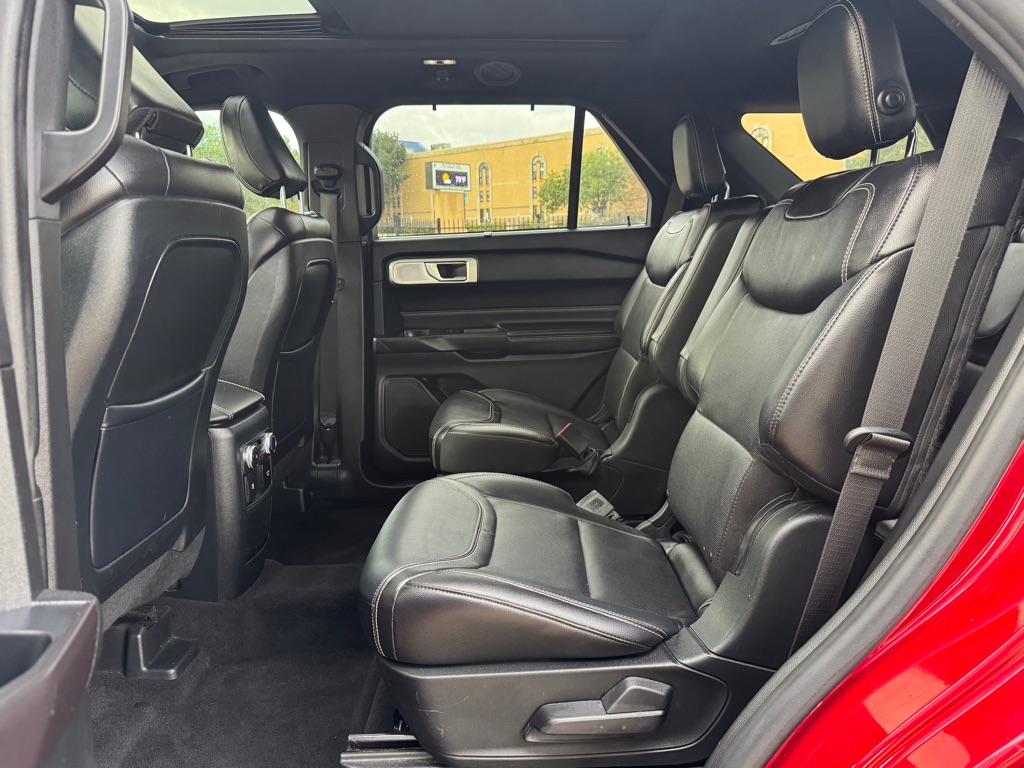 Photo 26 of this FORD EXPLORER