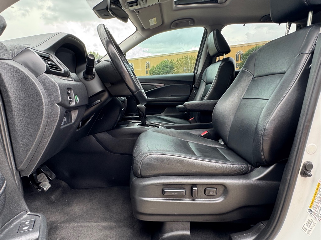Photo 7 of this HONDA PILOT