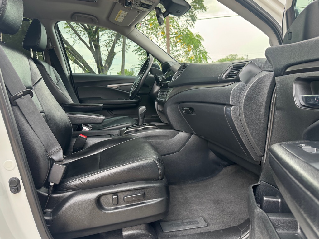 Photo 32 of this HONDA PILOT