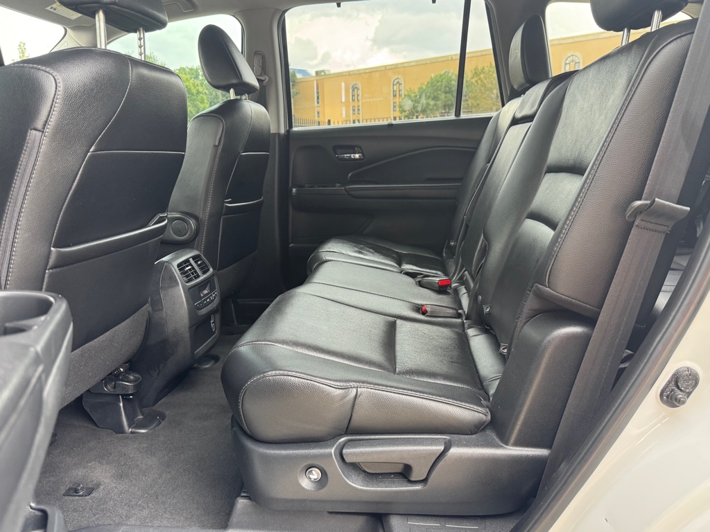 Photo 27 of this HONDA PILOT