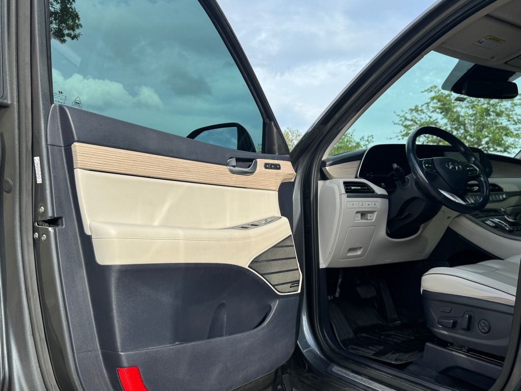 Photo 5 of this HYUNDAI PALISADE