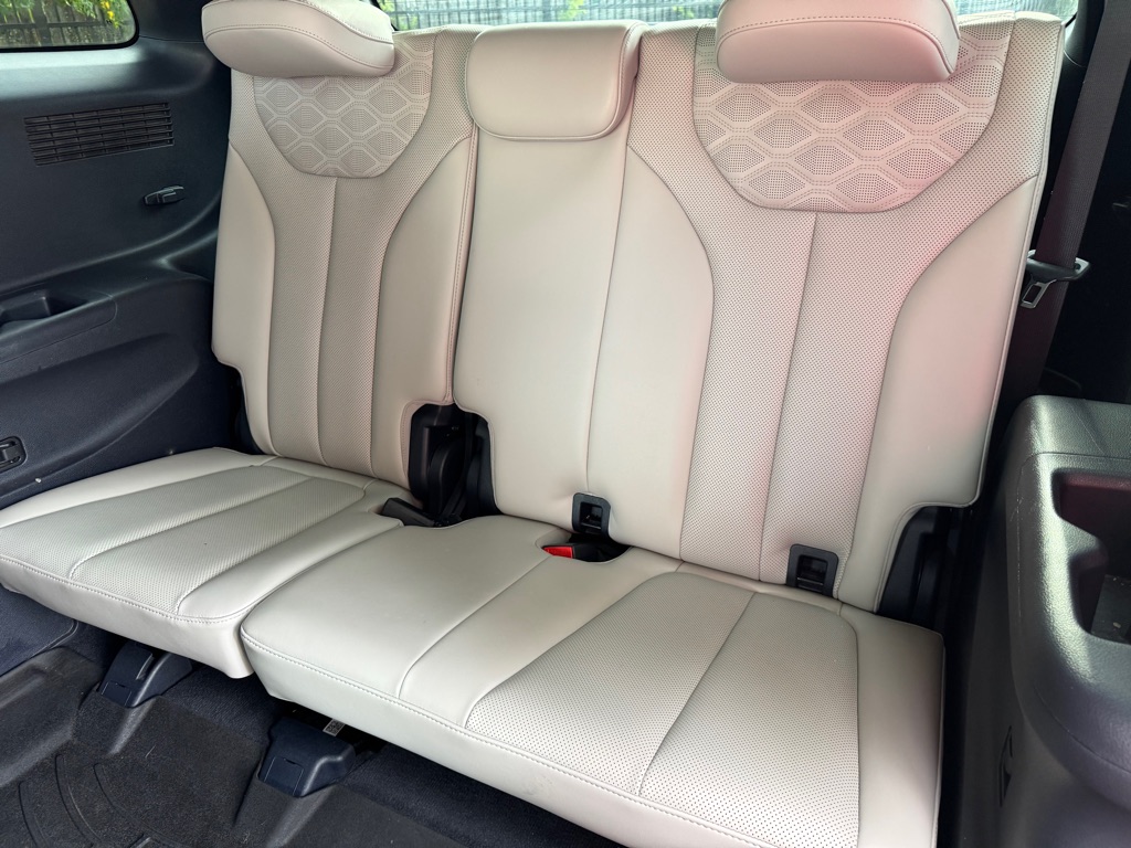 Photo 26 of this HYUNDAI PALISADE