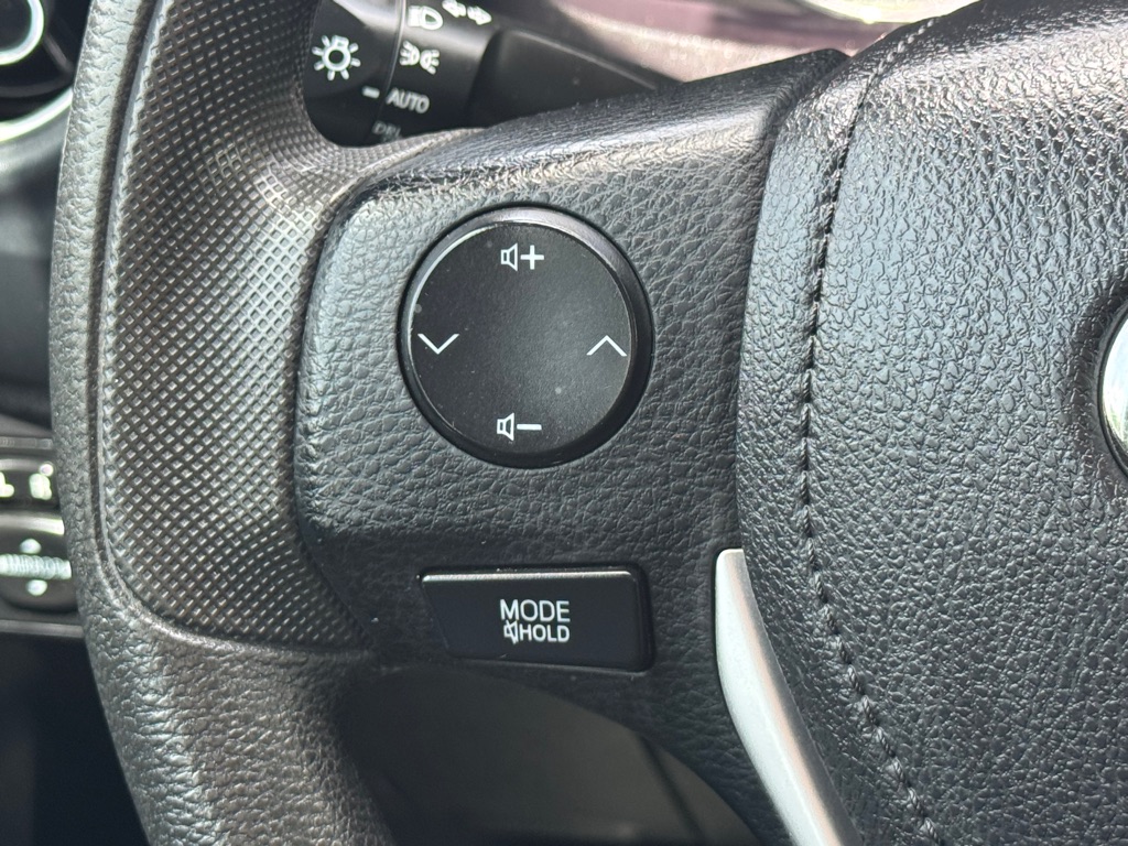 Photo 10 of this TOYOTA COROLLA