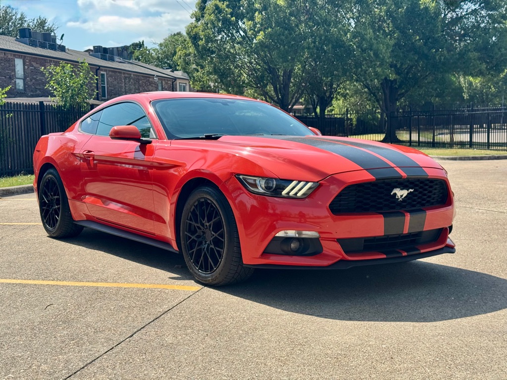 Photo 2 of this FORD MUSTANG