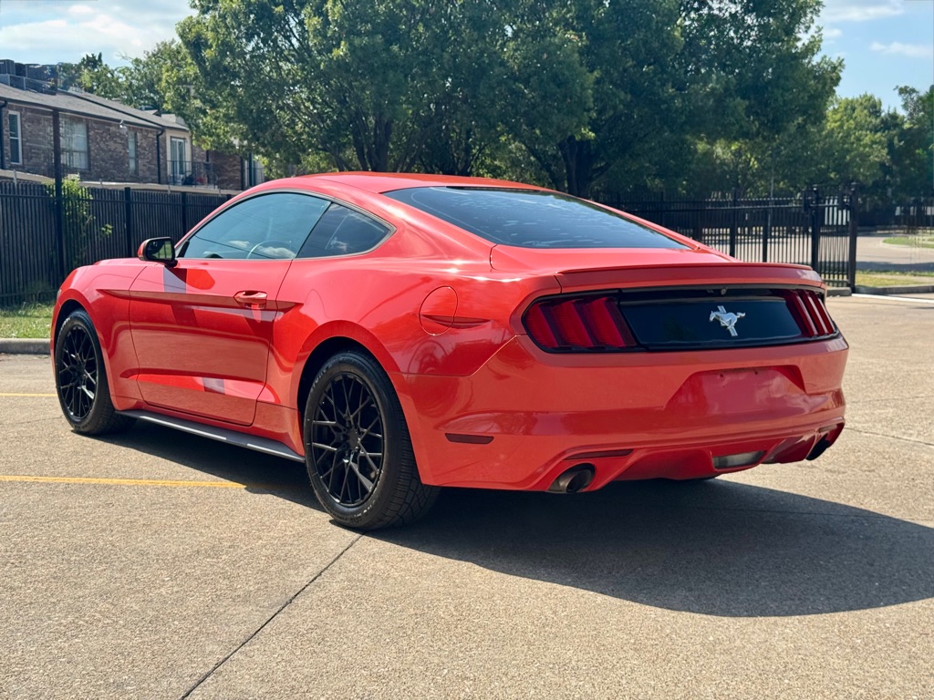 Photo 4 of this FORD MUSTANG
