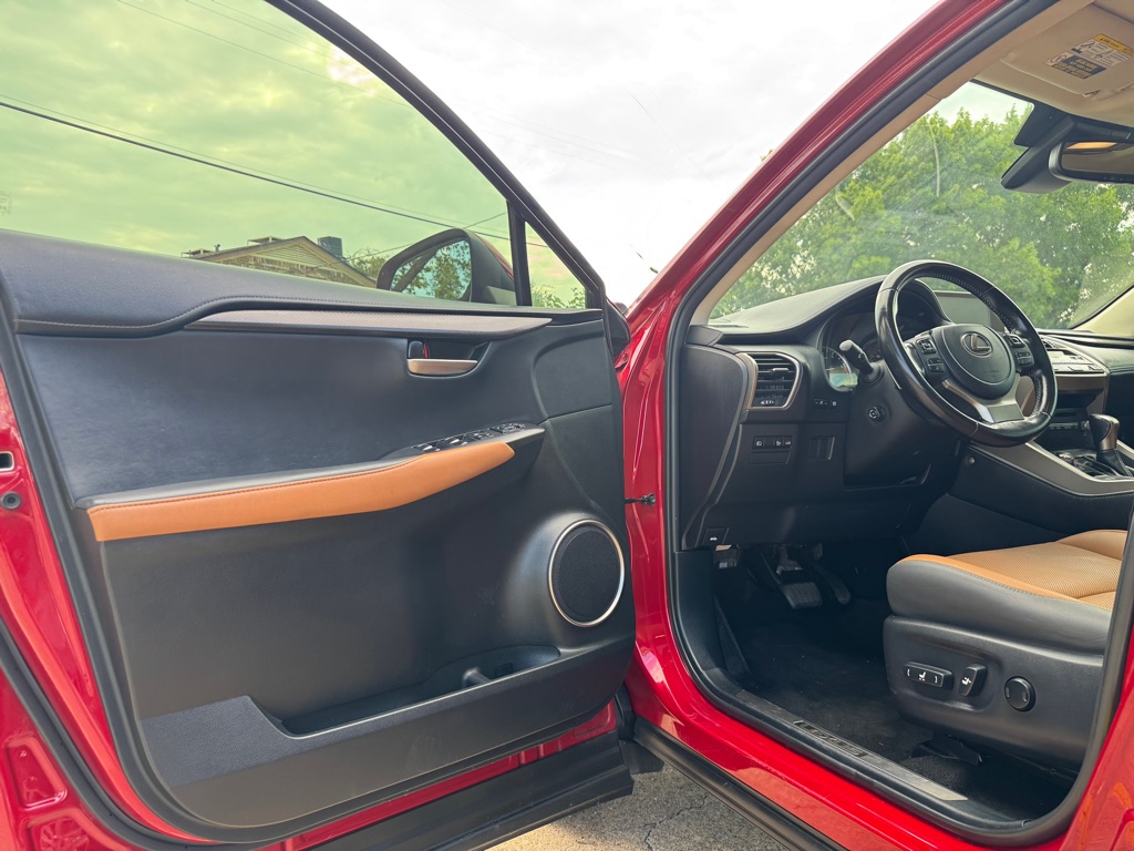 Photo 5 of this LEXUS NX 300