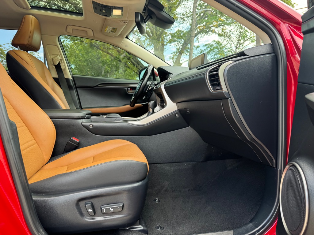Photo 30 of this LEXUS NX 300