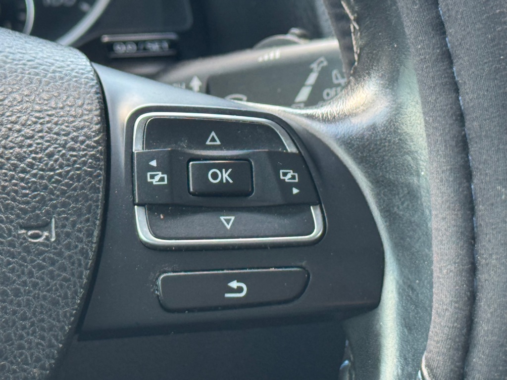 Photo 11 of this VOLKSWAGEN TIGUAN