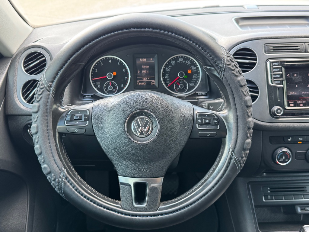 Photo 9 of this VOLKSWAGEN TIGUAN