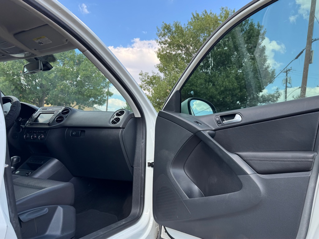 Photo 27 of this VOLKSWAGEN TIGUAN