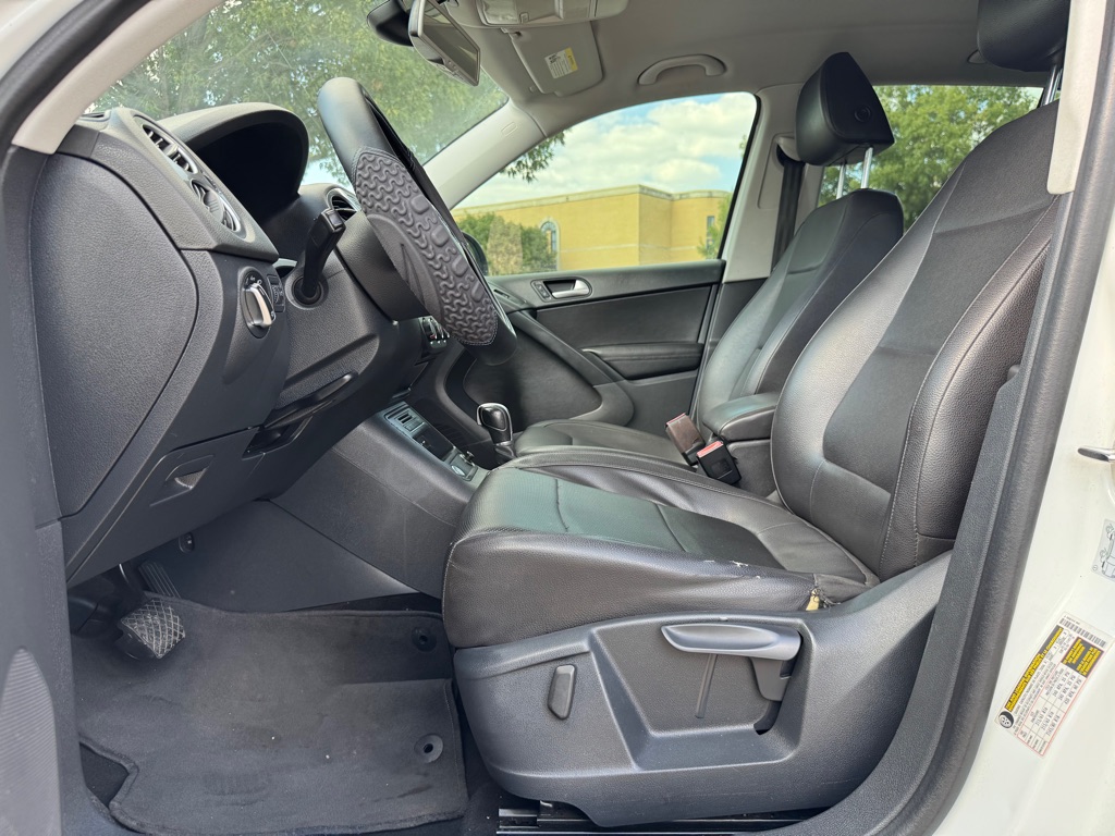 Photo 7 of this VOLKSWAGEN TIGUAN
