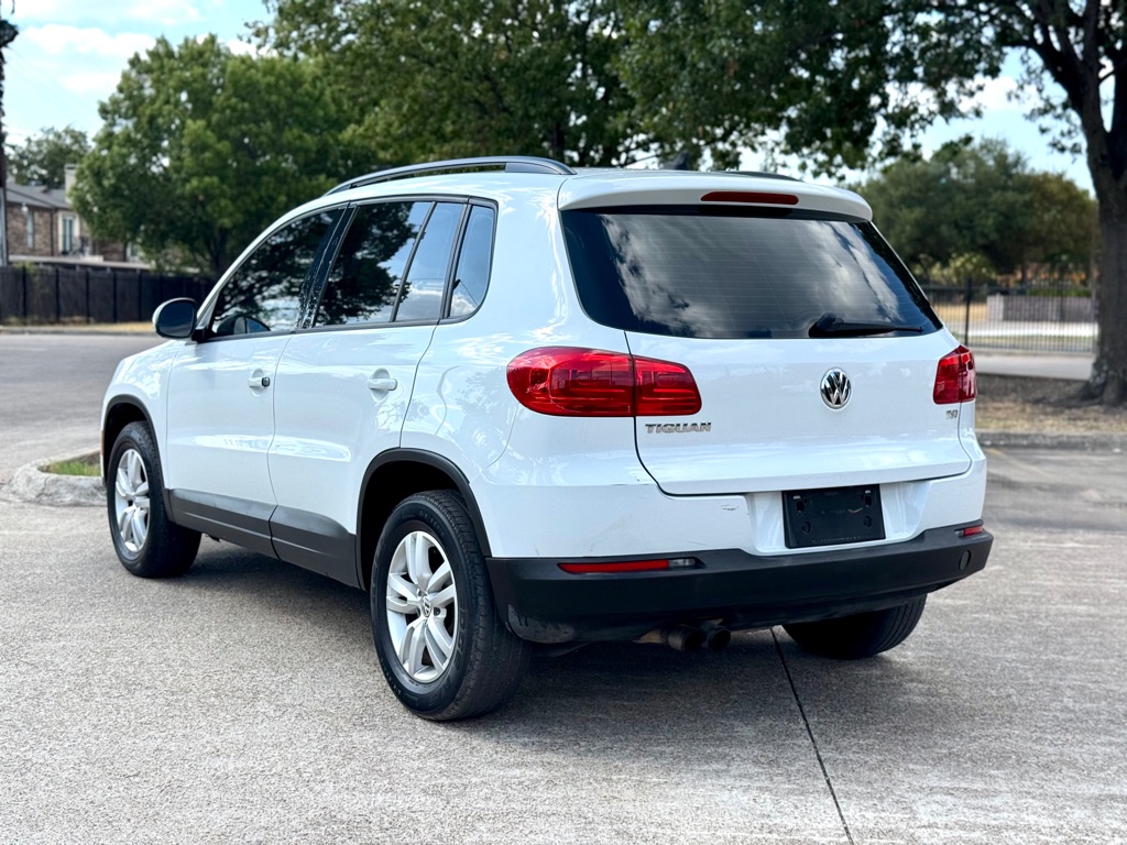 Photo 4 of this VOLKSWAGEN TIGUAN