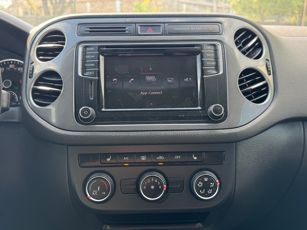 Photo 18 of this VOLKSWAGEN TIGUAN