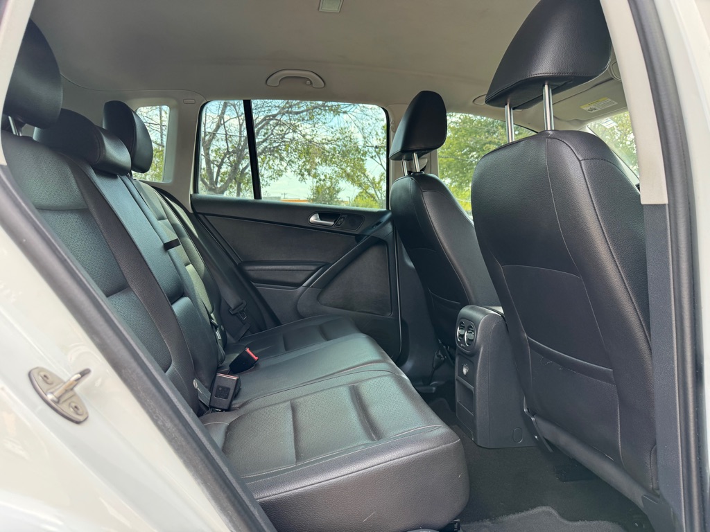 Photo 26 of this VOLKSWAGEN TIGUAN