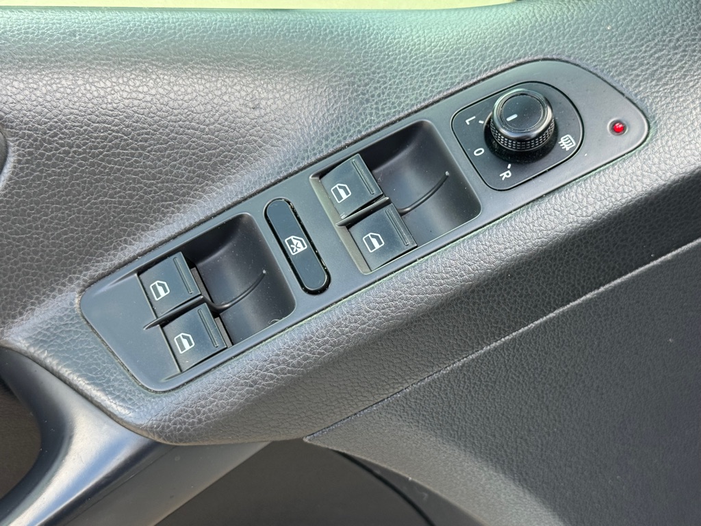 Photo 6 of this VOLKSWAGEN TIGUAN