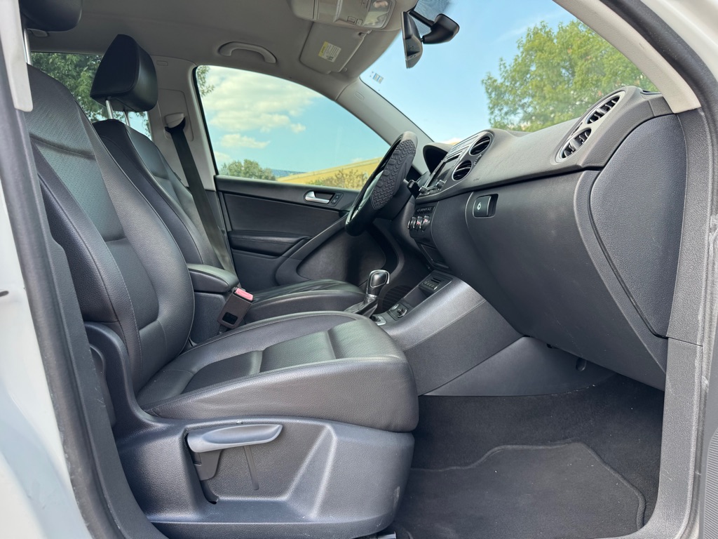 Photo 28 of this VOLKSWAGEN TIGUAN