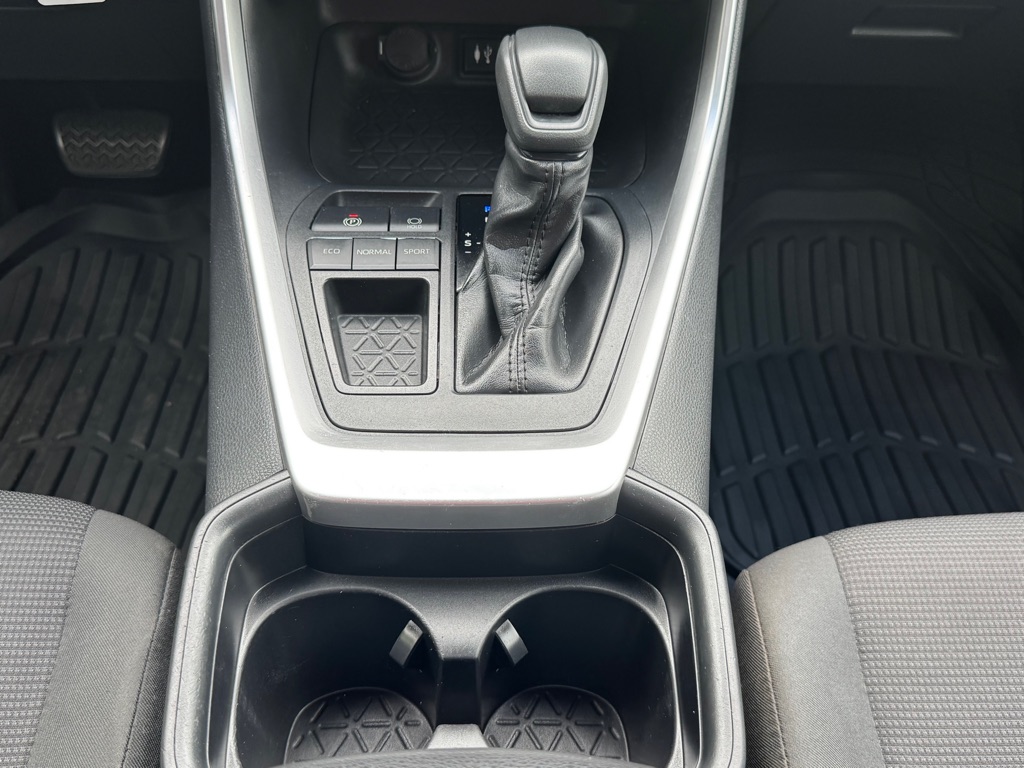 Photo 16 of this TOYOTA RAV4
