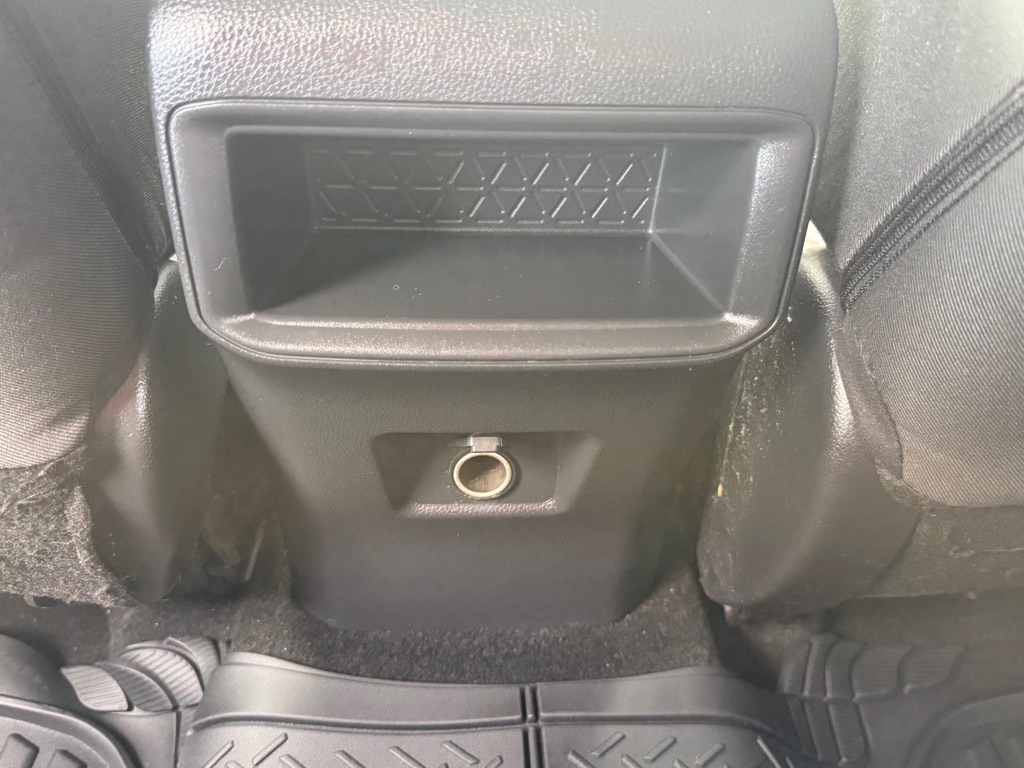 Photo 21 of this TOYOTA RAV4