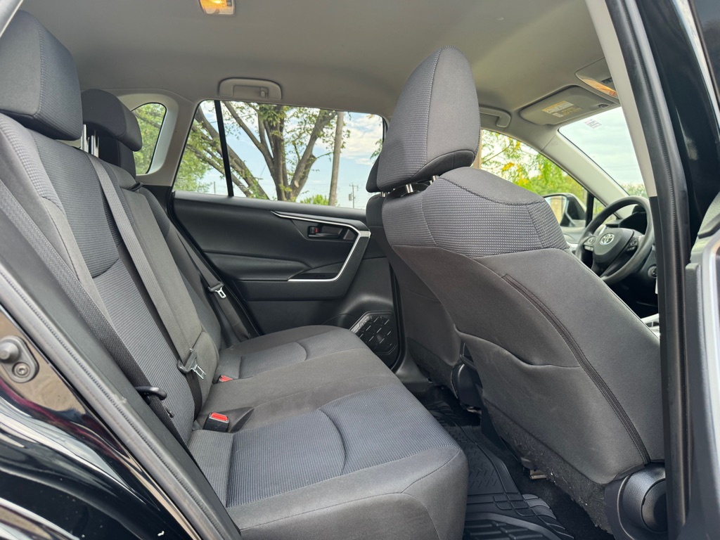 Photo 25 of this TOYOTA RAV4