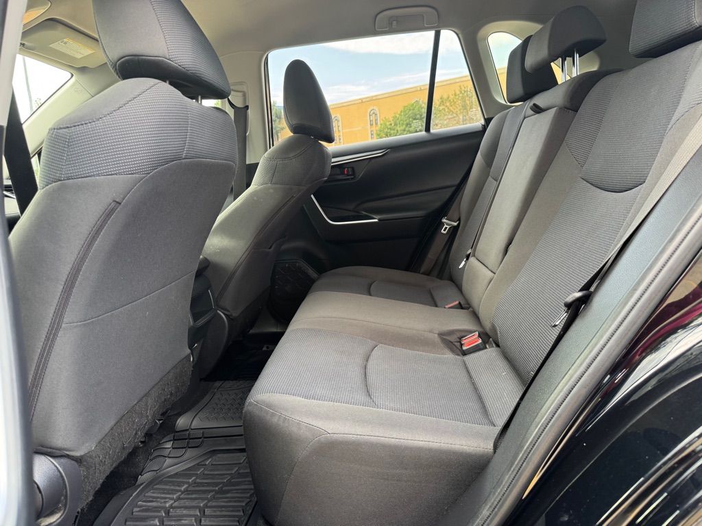 Photo 23 of this TOYOTA RAV4