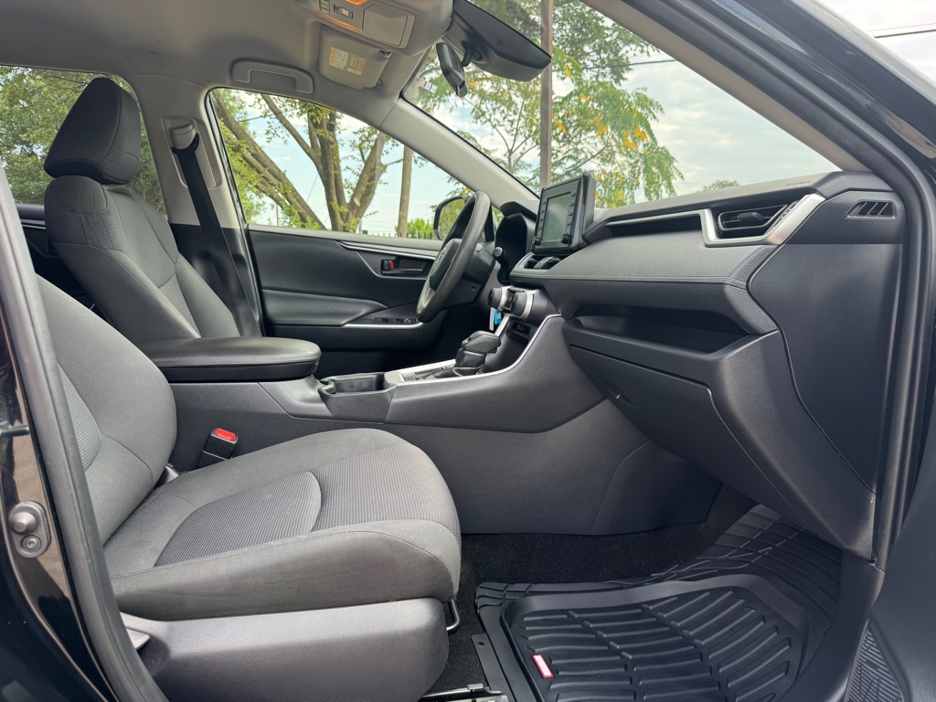 Photo 27 of this TOYOTA RAV4