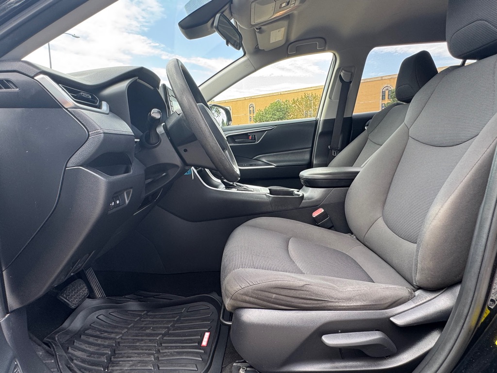 Photo 7 of this TOYOTA RAV4