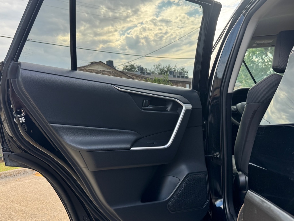 Photo 22 of this TOYOTA RAV4