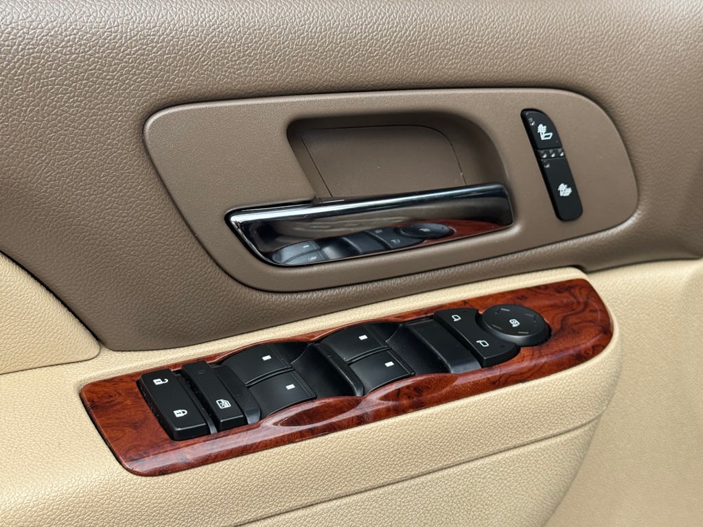 Photo 6 of this CHEVROLET TAHOE