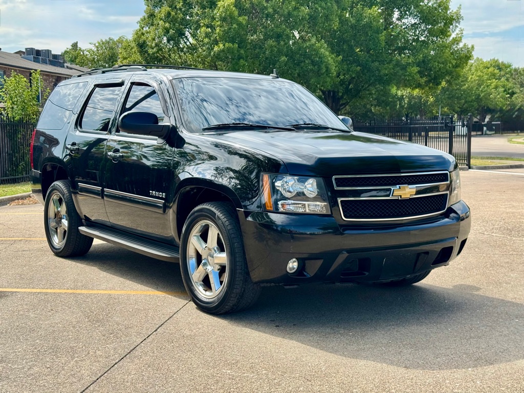 Photo 2 of this CHEVROLET TAHOE
