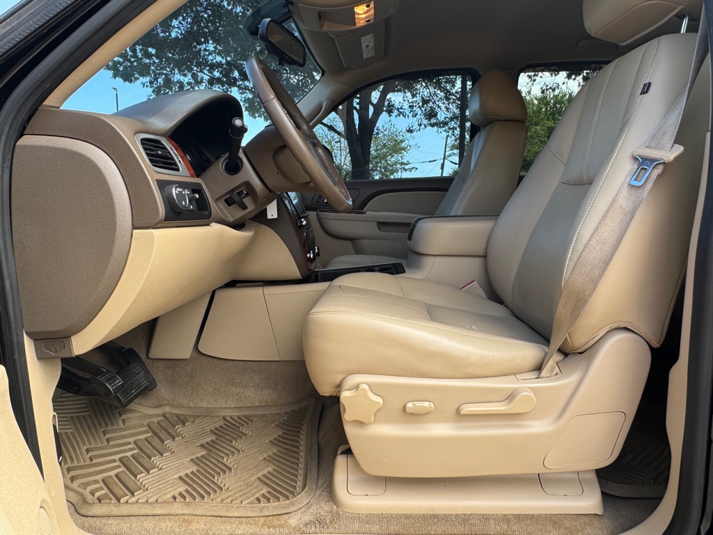Photo 7 of this CHEVROLET TAHOE