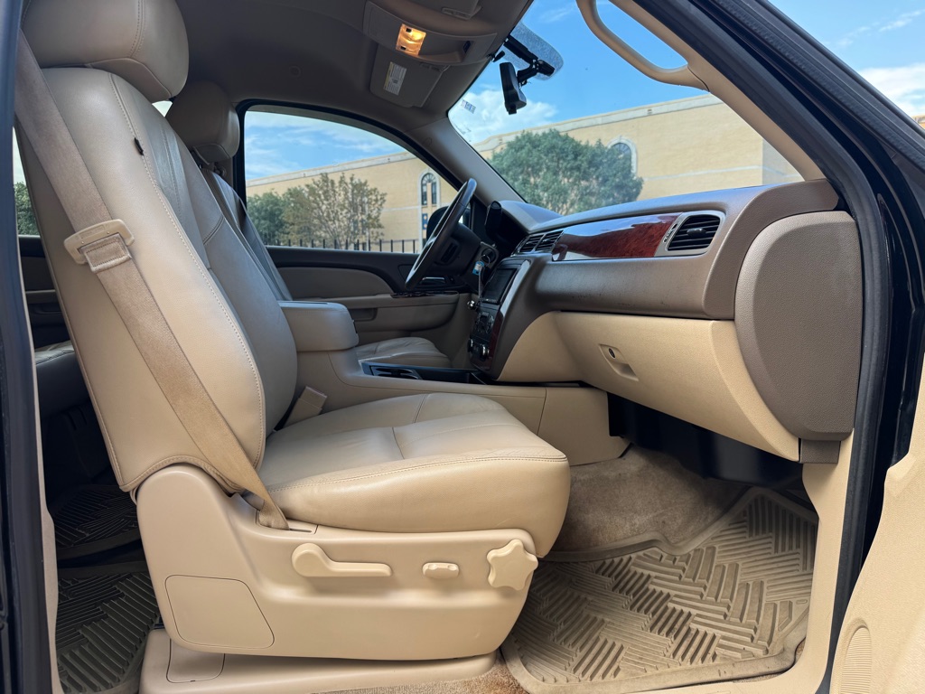 Photo 28 of this CHEVROLET TAHOE