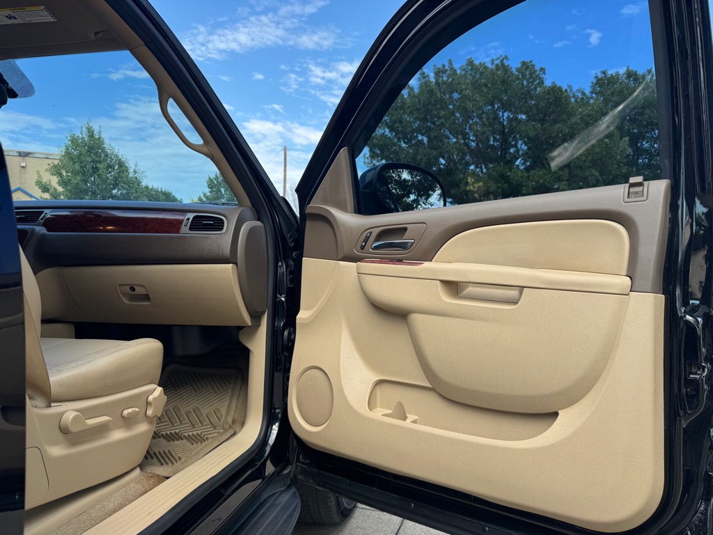 Photo 27 of this CHEVROLET TAHOE