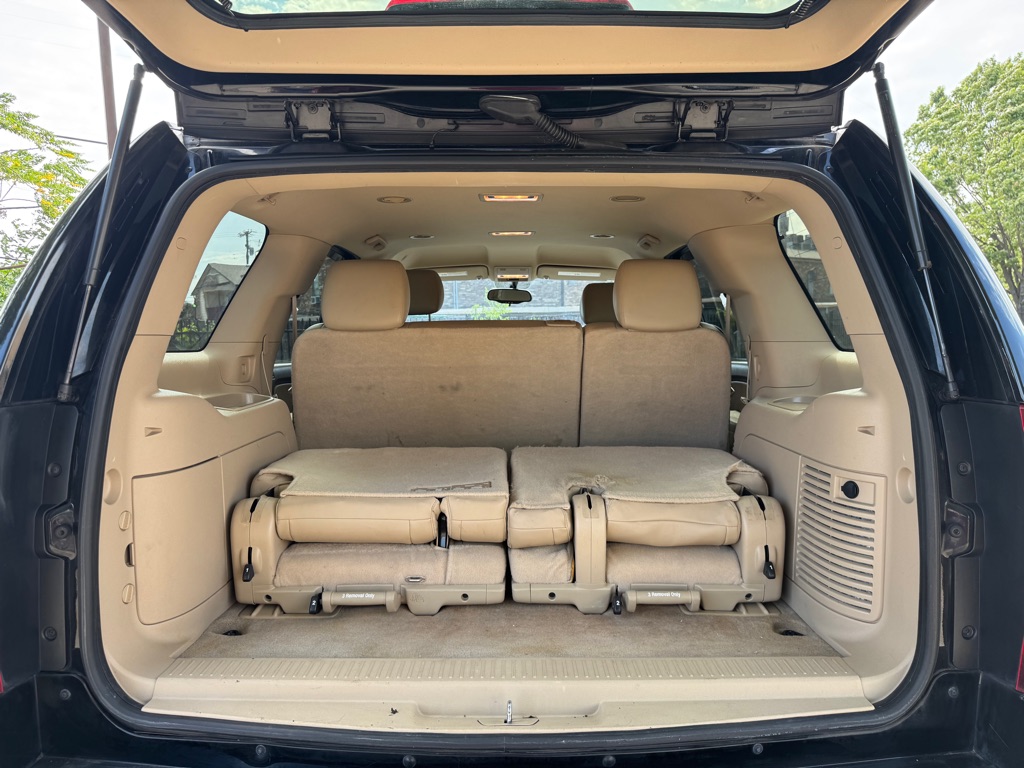 Photo 30 of this CHEVROLET TAHOE