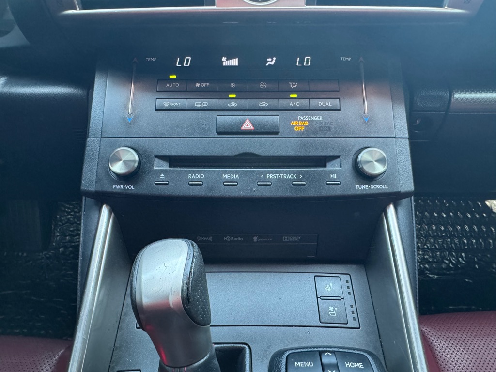 Photo 19 of this LEXUS IS 200T